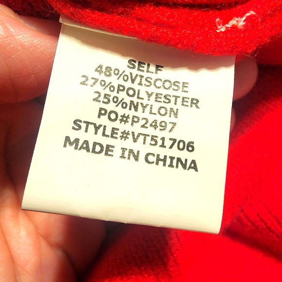 𝗥𝗘𝗗 𝗛𝗢𝗧 𝗛𝗔𝗟𝗧𝗘𝗥  OFF-THE-SHOULDER KNIT SWEATER - Picture 4 of 5